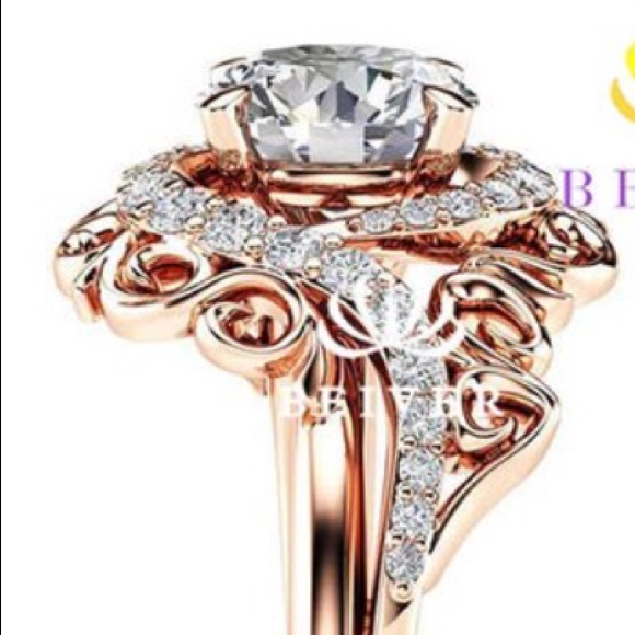 Beautiful ring - Picture 2 of 4